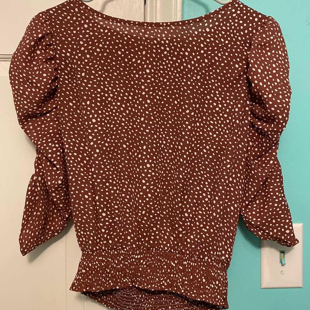 Puffy sleeve dark red shirt with dots